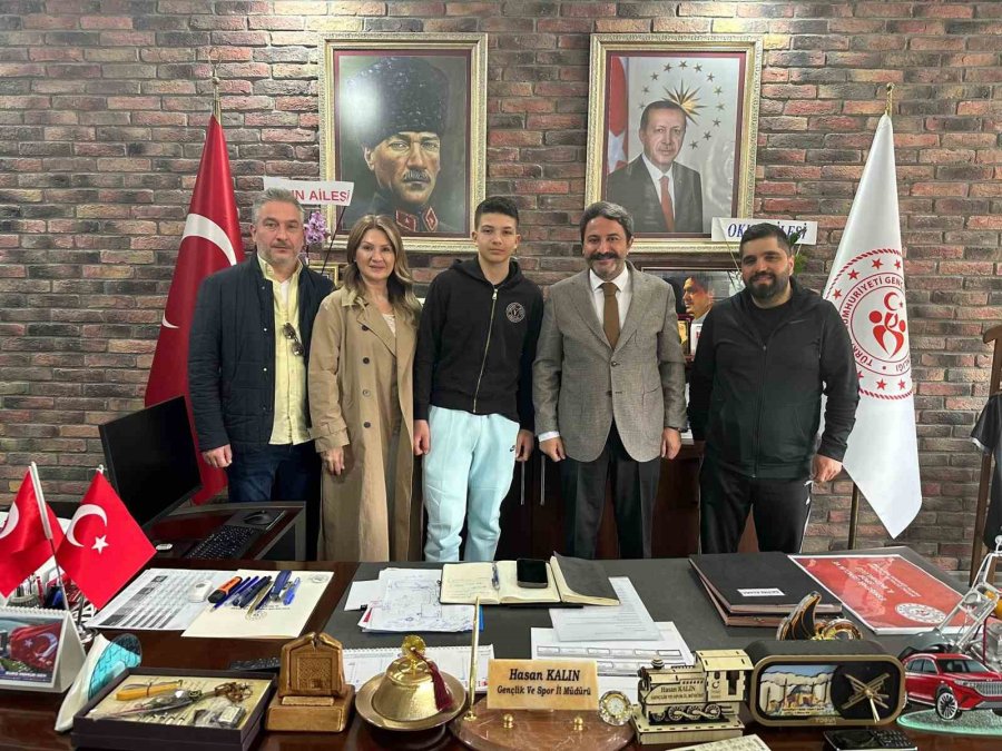 Şampiyondan Gençlik Ve Spor İl Müdürü’ne Ziyaret