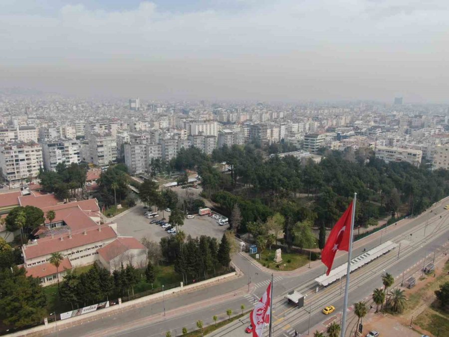 Antalya’da Gökyüzü Sarardı, Toz Bulutu Dronla Görüntülendi