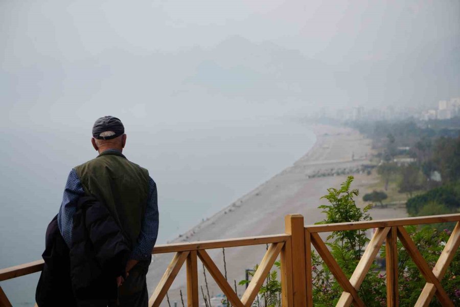 Antalya’da Gökyüzü Sarardı, Toz Bulutu Dronla Görüntülendi
