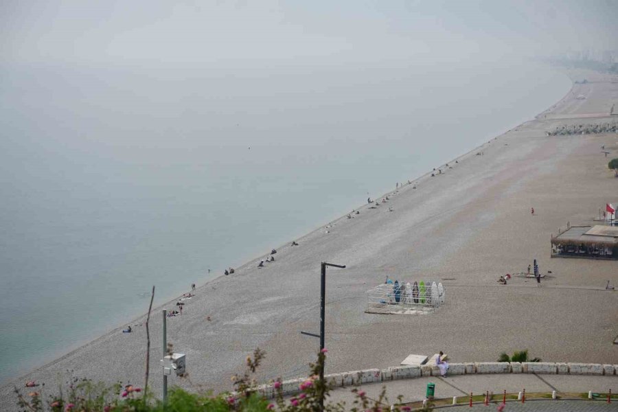 Antalya’da Gökyüzü Sarardı, Toz Bulutu Dronla Görüntülendi