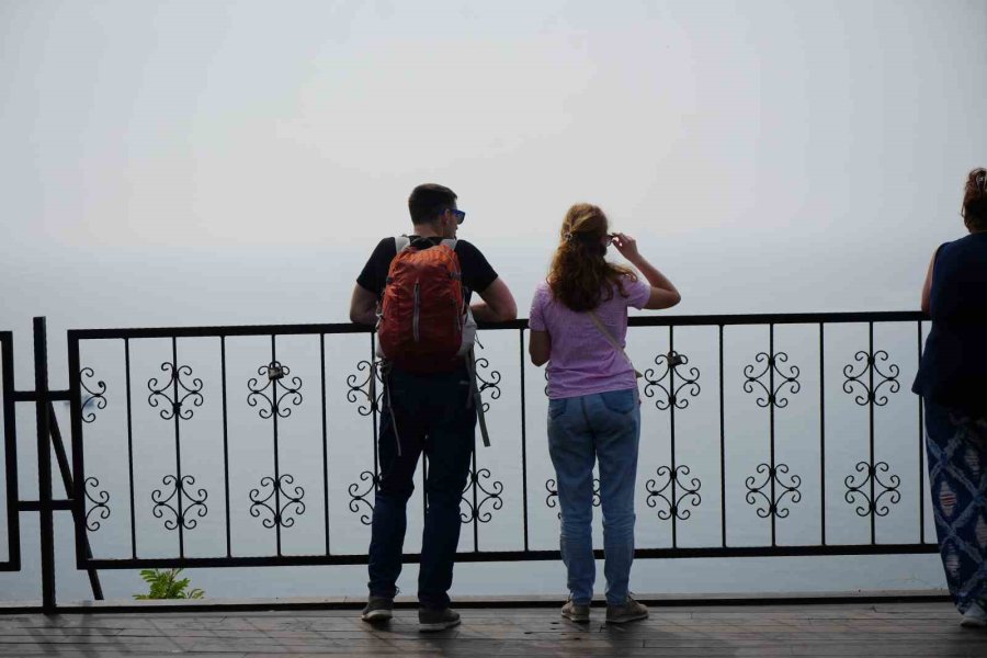 Antalya’da Gökyüzü Sarardı, Toz Bulutu Dronla Görüntülendi