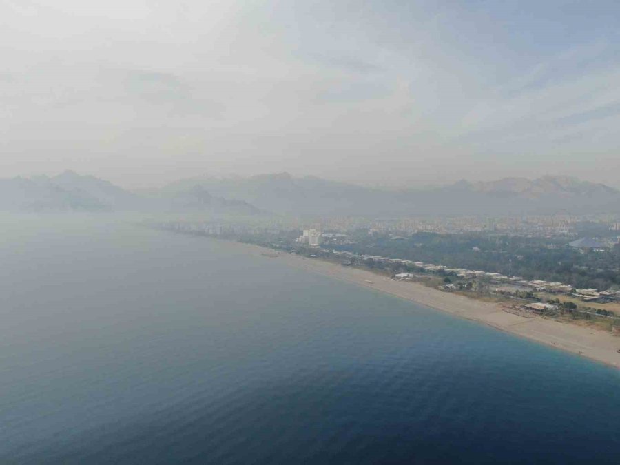 Antalya’da Gökyüzü Sarardı, Toz Bulutu Dronla Görüntülendi