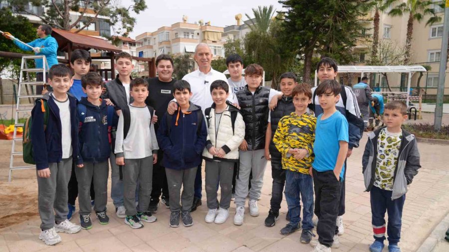 Alanya’da Park Ve Bahçelerde Yenileme Çalışması