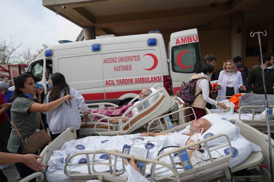 Aü Tıp Fakültesi Hastanesinde Korkutan Yangın: Hastalar Tahliye Edildi, Can Kaybı Yok