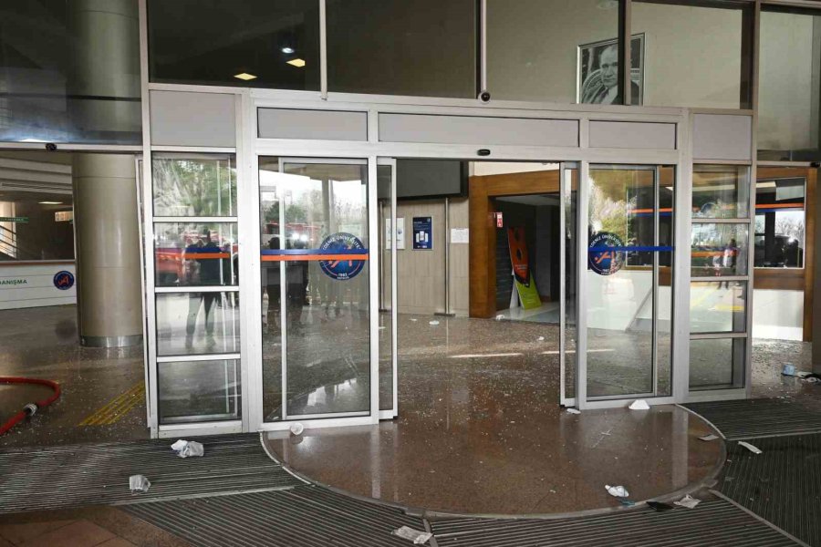 Aü Tıp Fakültesi Hastanesinde Korkutan Yangın: Hastalar Tahliye Edildi, Can Kaybı Yok