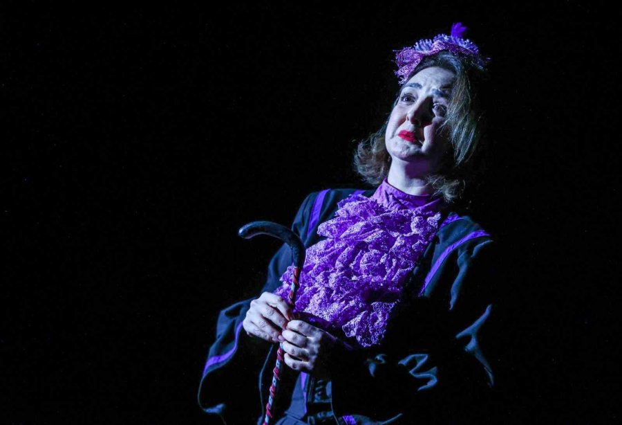 Aşt Oyunlarını Kapalı Gişe Oynuyor