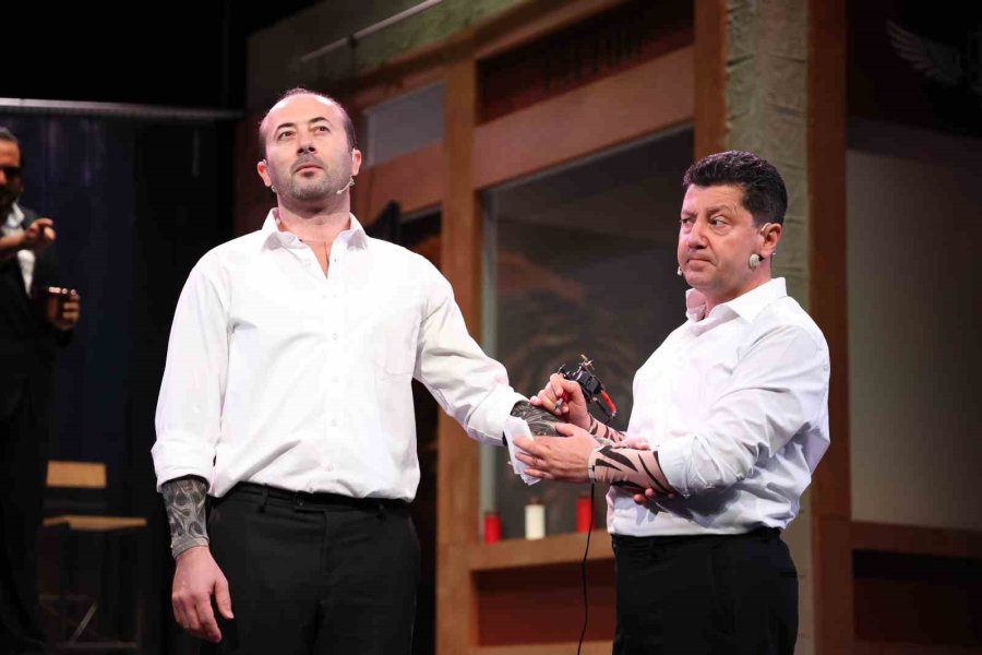 Aşt Oyunlarını Kapalı Gişe Oynuyor