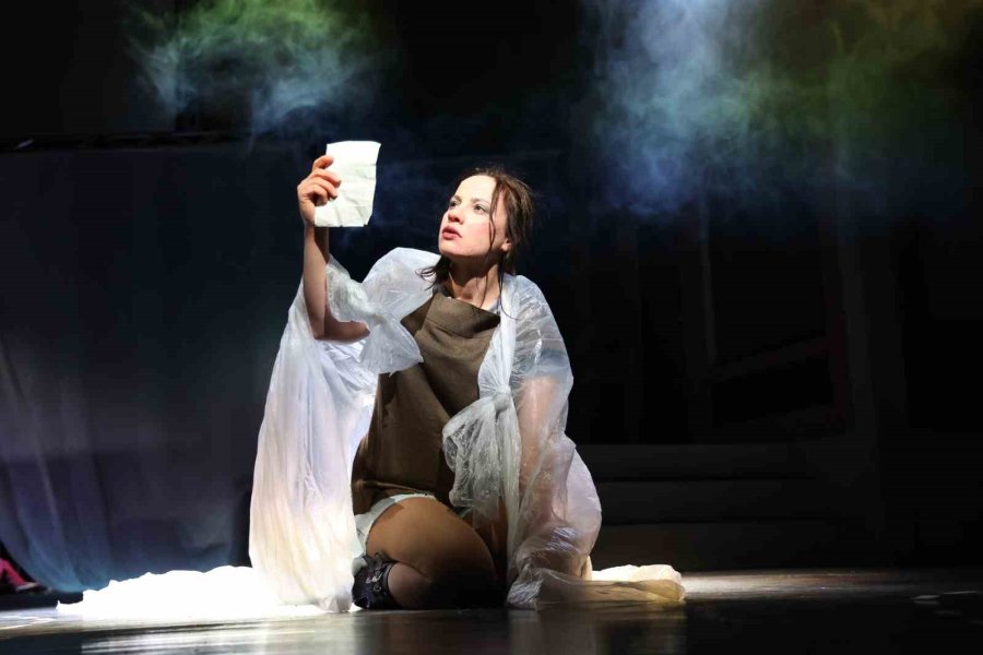 Aşt Oyunlarını Kapalı Gişe Oynuyor