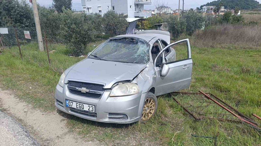 Takla Atan Otomobilden Dışarı Fırladı