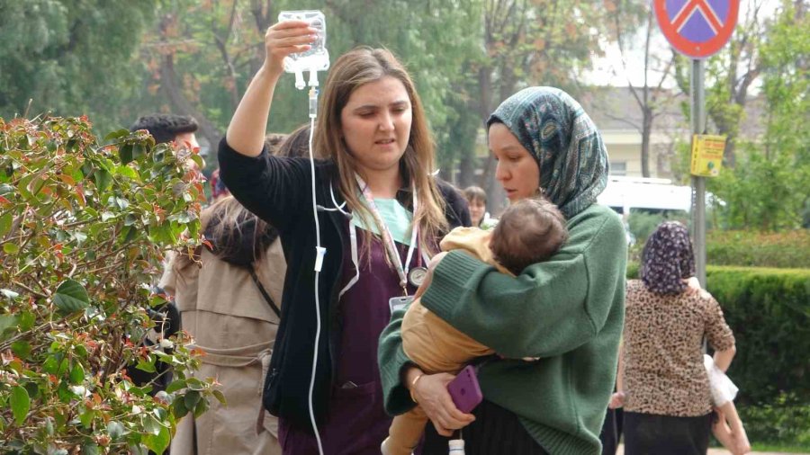 Akdeniz Üniversitesi Tıp Fakültesi Hastanesi’nde Yangında Tahliyeler Devam Ediyor
