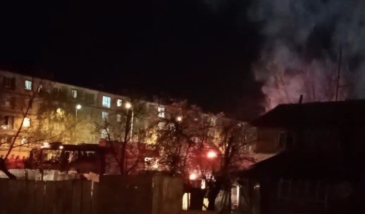 İki Katlı Binada Çıkan Yangında Maddi Hasar Oluştu