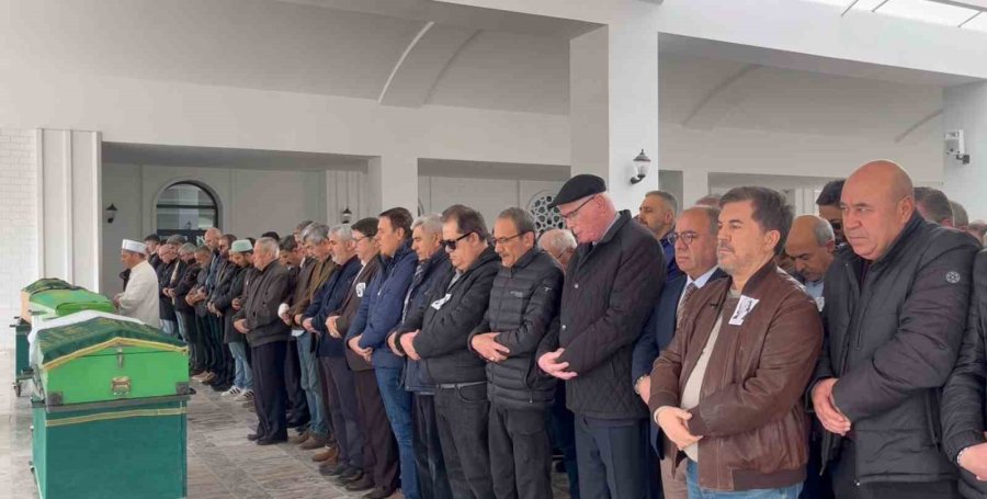 Sanatçı Mithat Körler’in Porsuk Çayı’nda Ölü Bulunan Ablası Toprağa Verildi