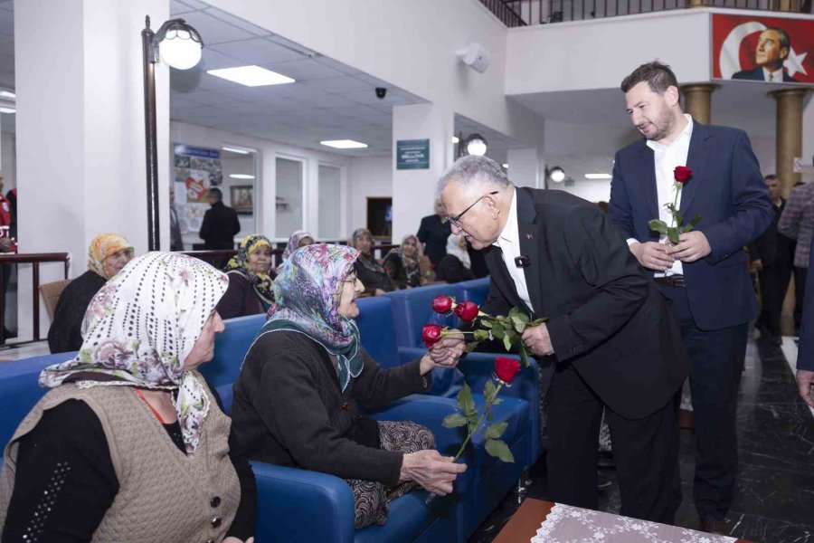 Başkan Büyükkılıç, Ramazan Huzurunu Huzurevi Sakinleri İle Yaşadı