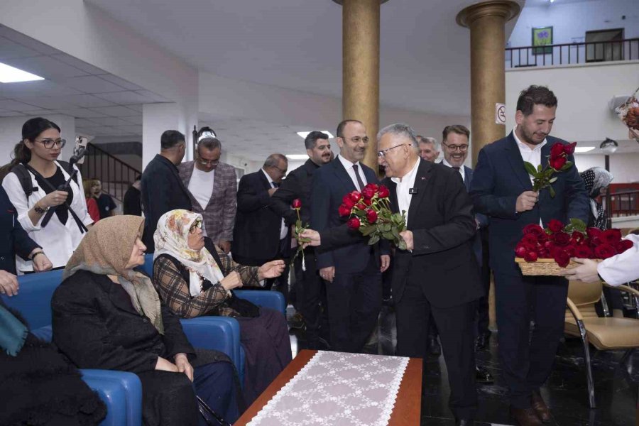 Başkan Büyükkılıç, Ramazan Huzurunu Huzurevi Sakinleri İle Yaşadı