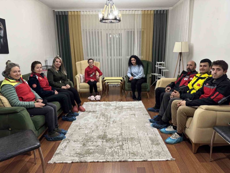 Büyükşehir’den Özel İhtiyaçlı Aleyna’ya Evinde Afet Eğitimi