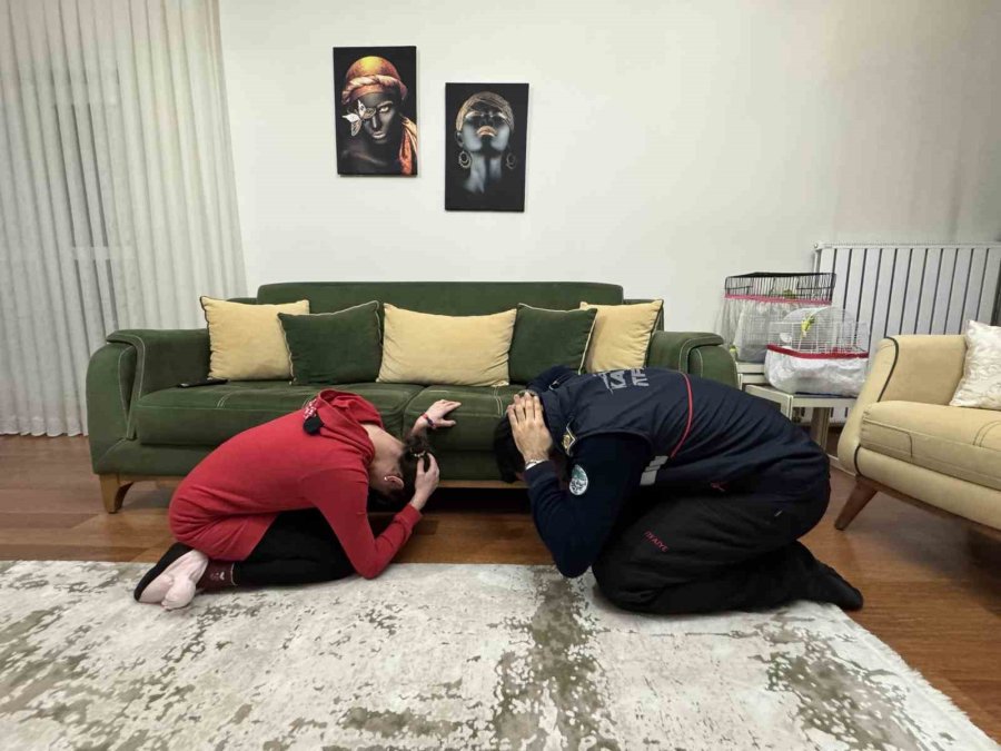 Büyükşehir’den Özel İhtiyaçlı Aleyna’ya Evinde Afet Eğitimi