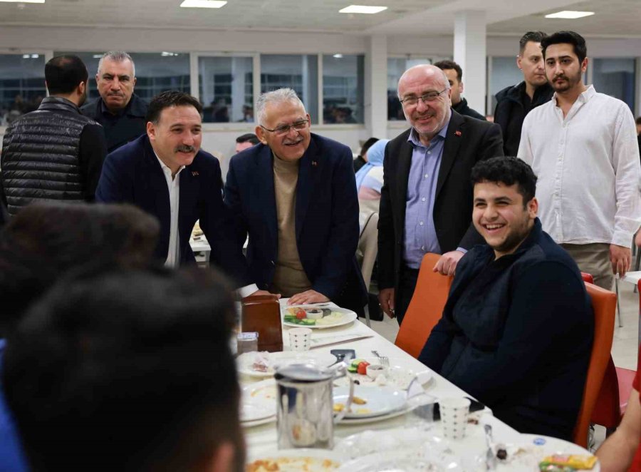 Vali Ve Büyükşehir Belediye Başkanı, Kayü’de Öğrencilerle Sahur Yaptı
