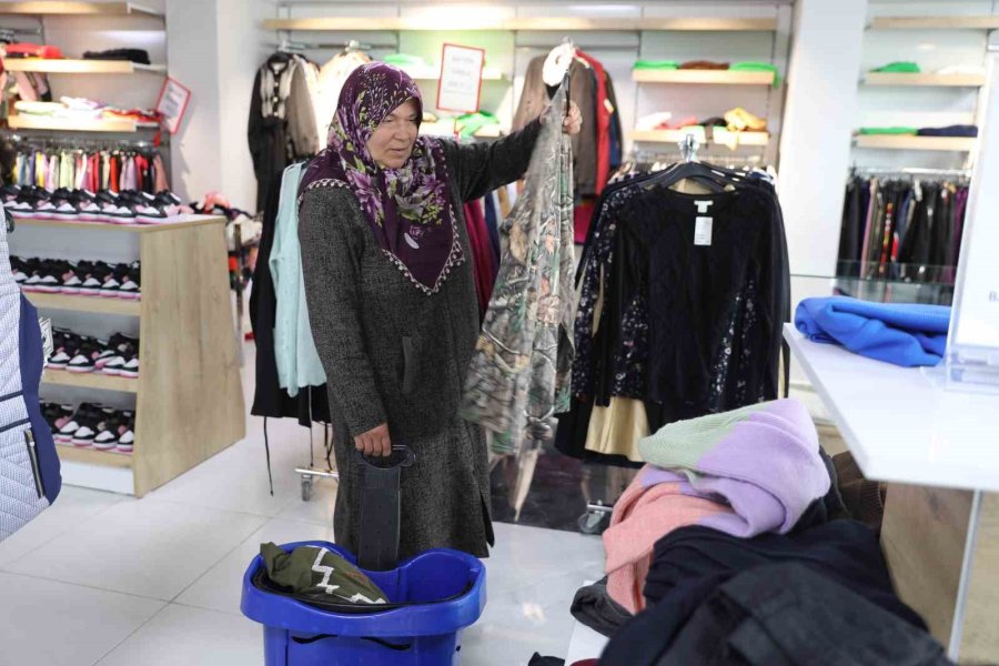 Paranın Geçmediği Mağazada Bayramlık Alışveriş Keyfi