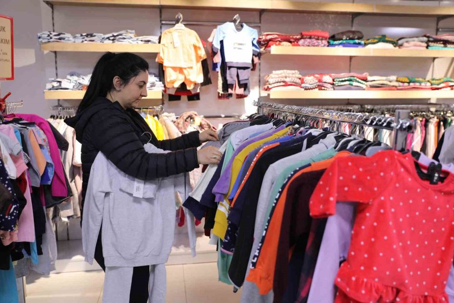 Paranın Geçmediği Mağazada Bayramlık Alışveriş Keyfi