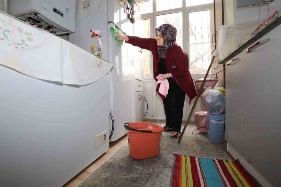 Meram Belediyesinden Bayram Öncesi Yaşlılara Özel Şefkat Eli