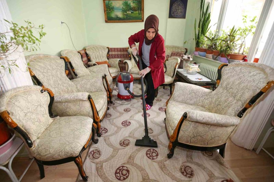 Meram Belediyesinden Bayram Öncesi Yaşlılara Özel Şefkat Eli