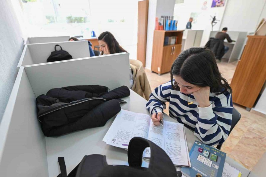 Bozyazı’ya Okuma Salonu Açıldı