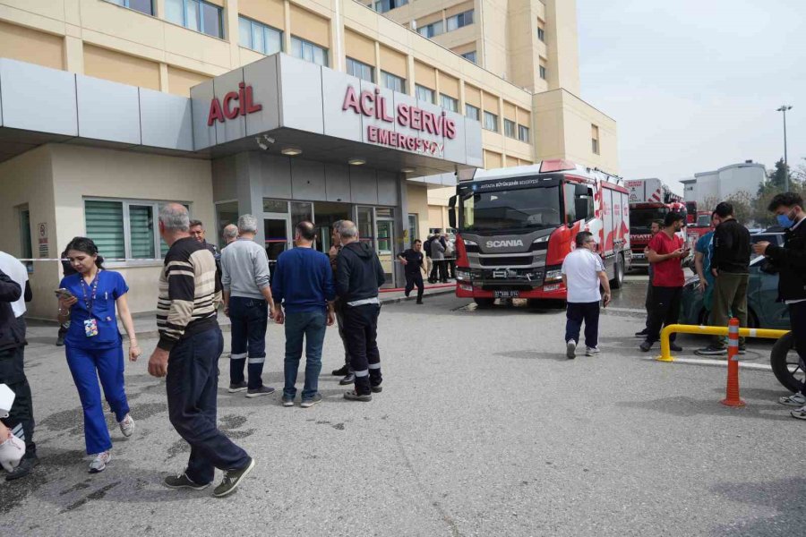 Aü Tıp Fakültesi Hastanesinde Korkutan Yangın: Hastalar Tahliye Edildi, Can Kaybı Yok