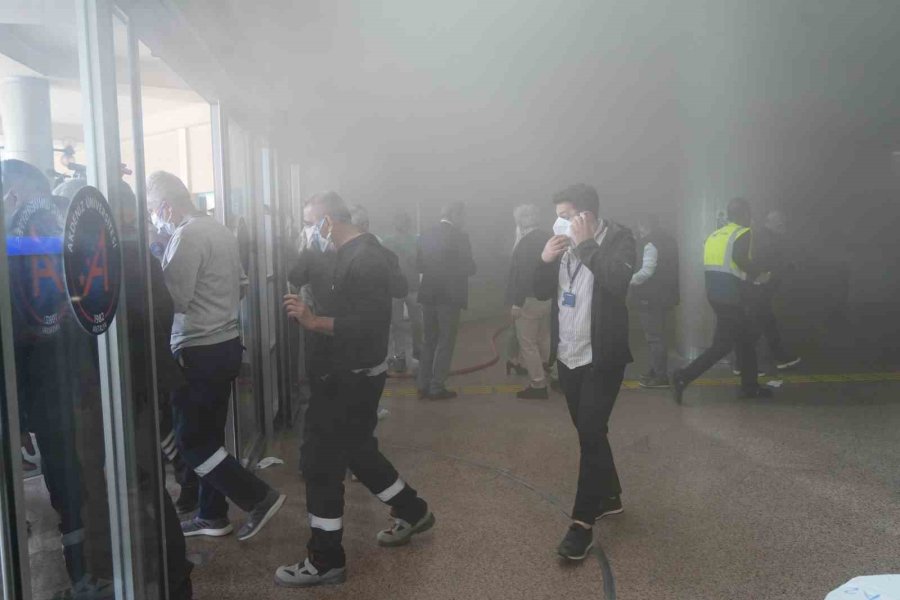 Aü Tıp Fakültesi Hastanesinde Korkutan Yangın: Hastalar Tahliye Edildi, Can Kaybı Yok