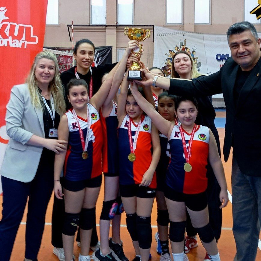 Kayseri Okul Sporları Minik Kızlar Voleybol Maçları Sona Erdi