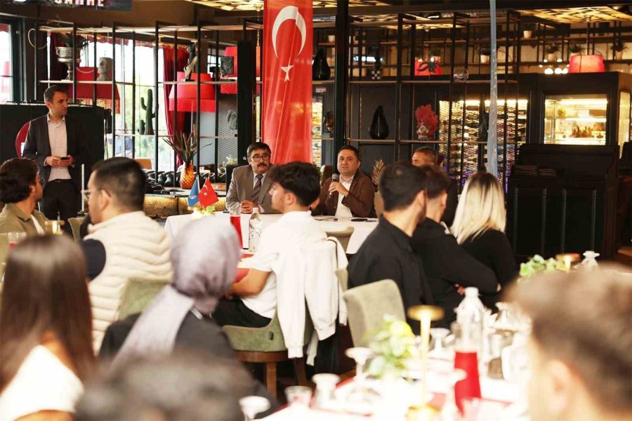 Rektör Türkoğan, Öğrenci Topluluk Başkanlarıyla İftarda Buluştu