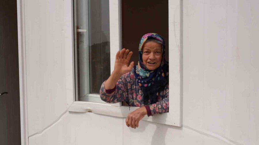 Zor Şartlar Altında Yaşayan Vatandaşa Konteyner Ev Hediye Edildi