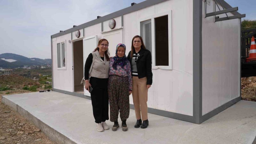 Zor Şartlar Altında Yaşayan Vatandaşa Konteyner Ev Hediye Edildi