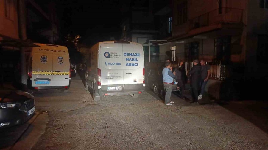 Aynı Evden 2 Ayda 3 Ayrı Cenaze Çıktı