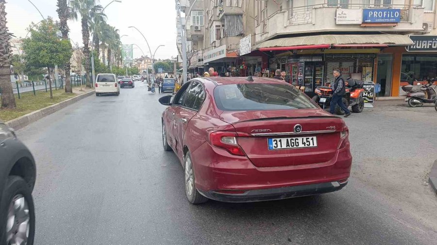 Atv, Kırmızı Işıkta Geçen Otomobile Çarptı: 1 Yaralı