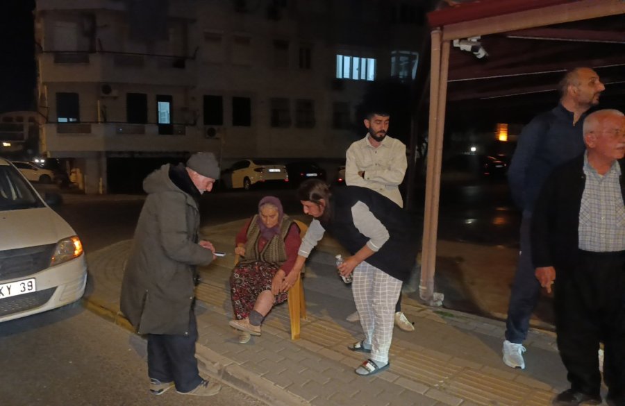 Ehliyetsiz Elektrikli Bisiklet Otomobile Çarptı: 1 Yaralı