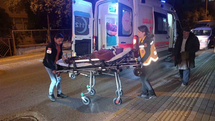 Ehliyetsiz Elektrikli Bisiklet Otomobile Çarptı: 1 Yaralı