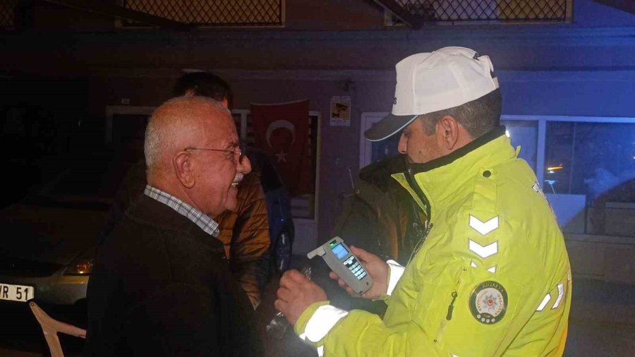 Ehliyetsiz Elektrikli Bisiklet Otomobile Çarptı: 1 Yaralı