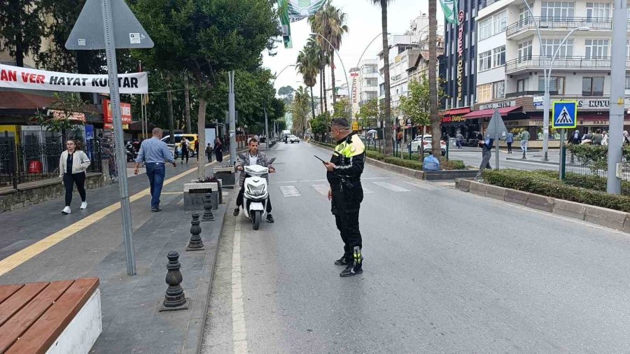 Denetime Takılınca ‘ehliyetimi Evde Unuttum’ Dedi, Olmadığı Ortaya Çıkınca Da ‘kardeşimin Var’ Dedi
