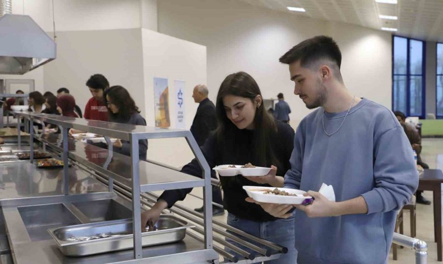 Tarım Bilimleri Fakültesi Öğrencileri İle Akademik Ve İdari Personel İftarda Bir Araya Geldi