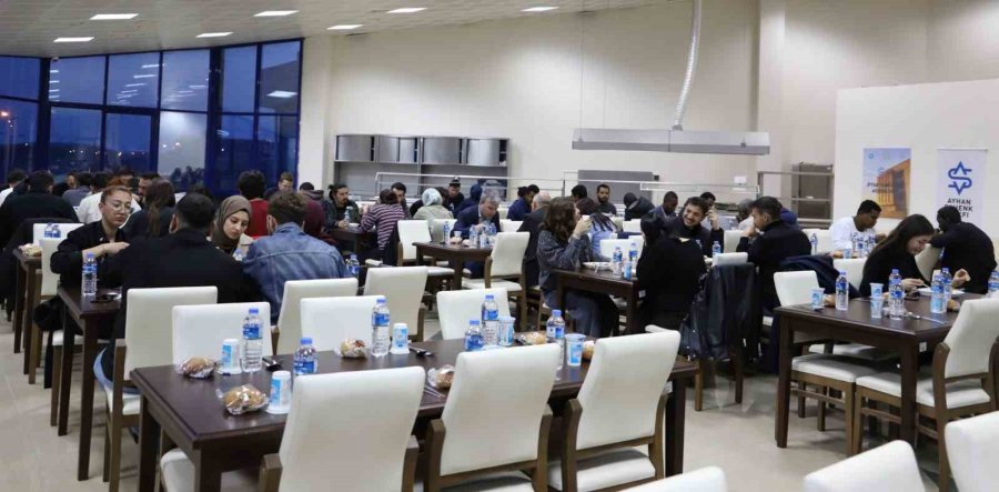 Tarım Bilimleri Fakültesi Öğrencileri İle Akademik Ve İdari Personel İftarda Bir Araya Geldi