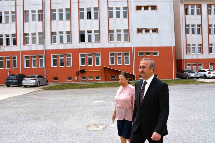 İl Milli Eğitim Müdürü Sinan Aydın Okul Ziyaretlerini Sürdürüyor