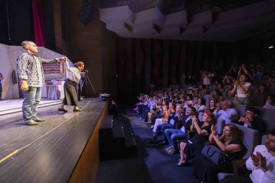 Mersin Şehir Tiyatrosu Birbirinden Güzel Eserleri Sahneye Taşıyor