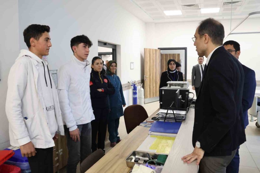 Erşan, Sarız Devlet Hastanesi’ni Ziyaret Etti