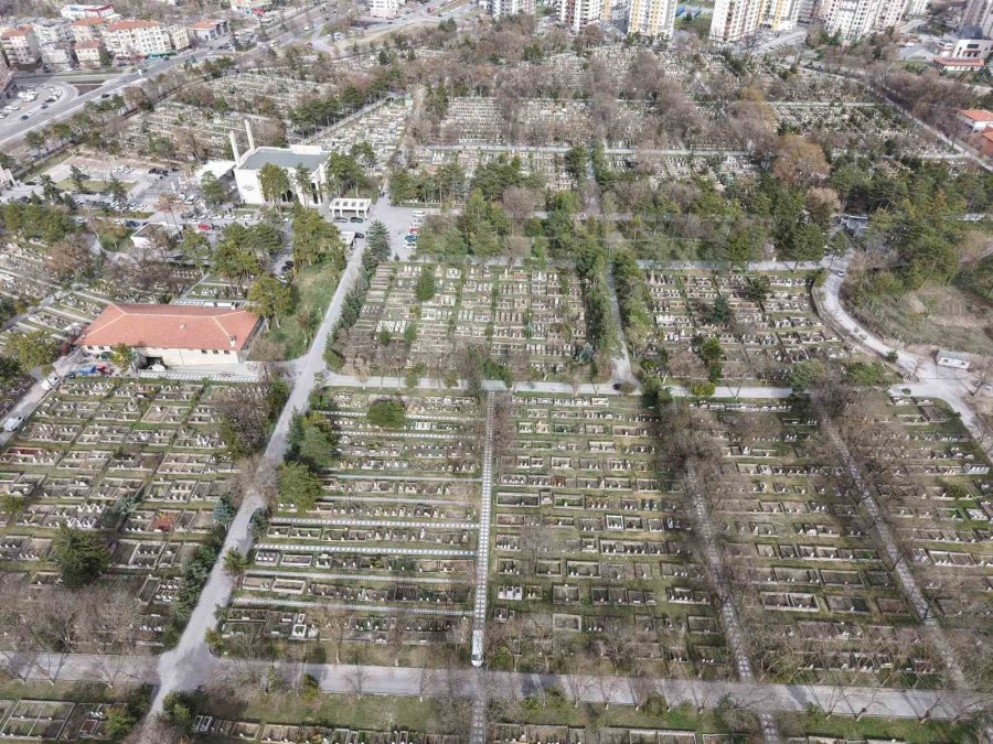 Mezarlıklarda Bayram Hazırlığı