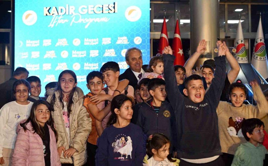 Kepez Belediyesi Kadir Gecesi’nde İftarda Buluştu