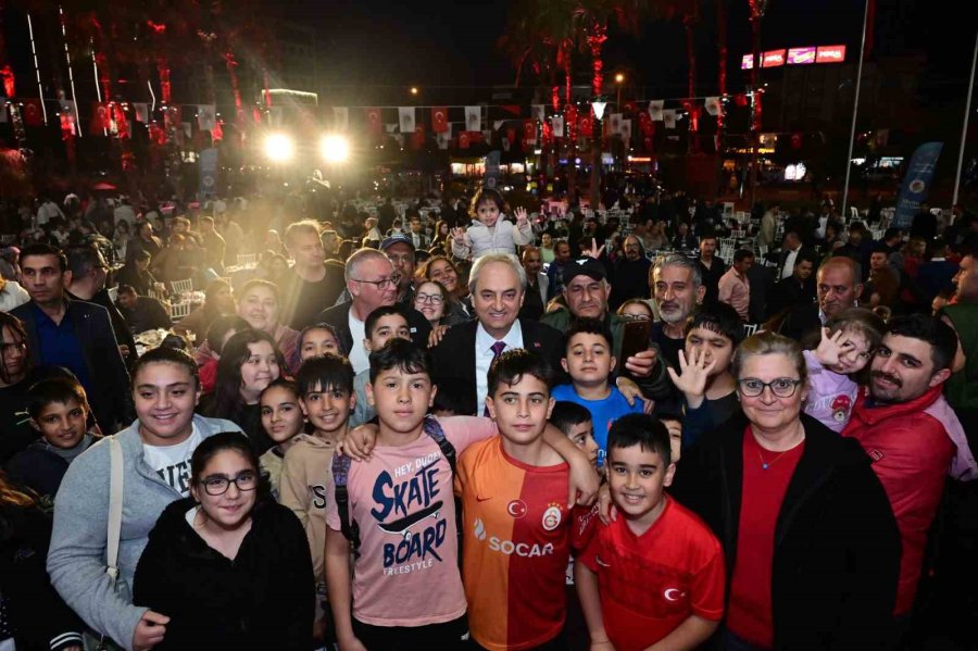 Kepez Belediyesi Kadir Gecesi’nde İftarda Buluştu