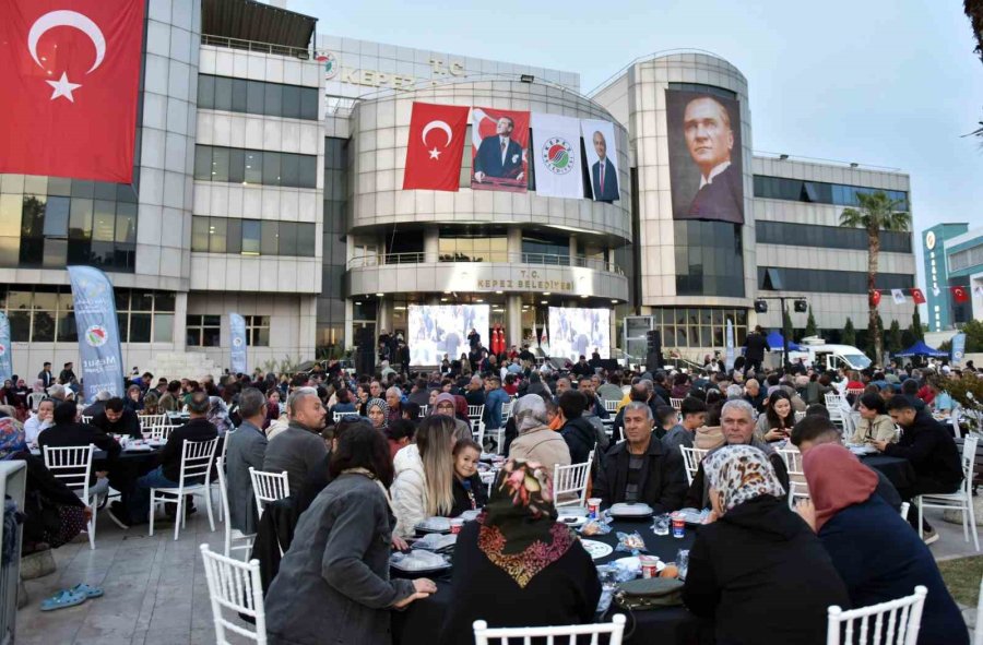 Kepez Belediyesi Kadir Gecesi’nde İftarda Buluştu