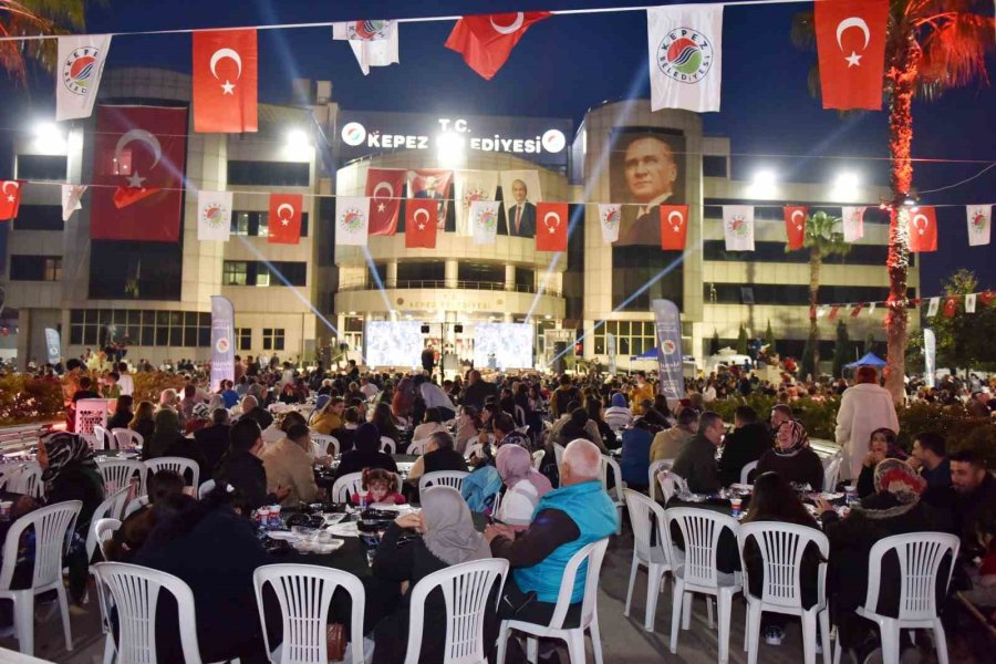 Kepez Belediyesi Kadir Gecesi’nde İftarda Buluştu