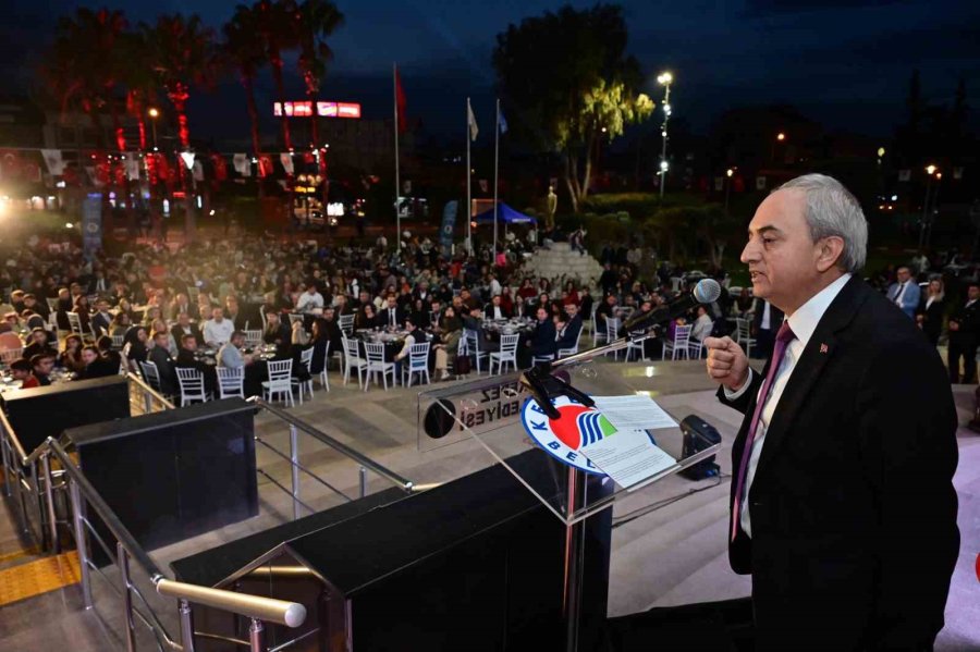 Kepez Belediyesi Kadir Gecesi’nde İftarda Buluştu