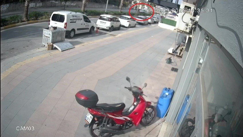 Virajı Alamayan Otomobil Takla Attı, Sürücü Yaralandı